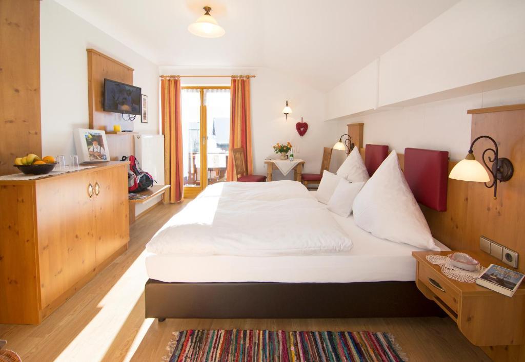 Haus Christl Reit Im Winkl, Kostenloser Parkplatz, 5 Minuten Zum Ortszentrum, Ruhige Lage, Wlan Room photo